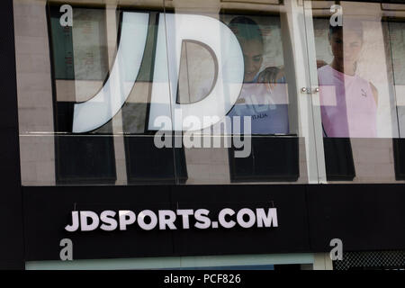 LONDON, Großbritannien - 31 JULI 2018: JD Sport Shop für Sportbekleidung in der Oxford Street in Central London. Stockfoto