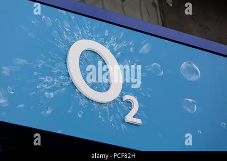 LONDON, Großbritannien - 31 JULI 2018: O2 Telekommunikation store Front auf der Oxford Street in Central London. Stockfoto