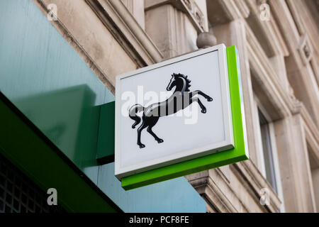 LONDON, Großbritannien - 31 JULI 2018: Lloyds Bank store Front auf der Oxford Street in Central London. Stockfoto