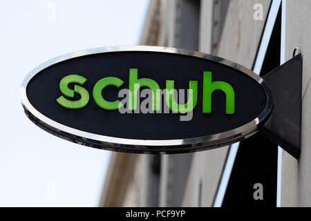 LONDON, Großbritannien - 31 JULI 2018: Schuh Schuh shop shop front Branding auf der Oxford Street in Central London. Stockfoto