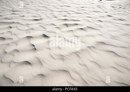 Hintergrundbild, Wave-Strukturen im hellen Sandstrand an der Nordsee, Deutschland Stockfoto