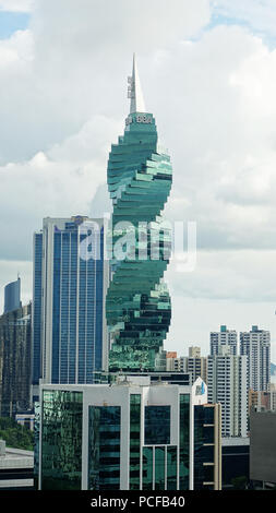 PANAMA CITY, Panama - Dez 8, 2016: Die F&F Tower ist ein Büroturm in Panama City. Emporis ausgewählt, um die F&F Tower unter den Top Ten der besten Wolkenkratzer von Stockfoto