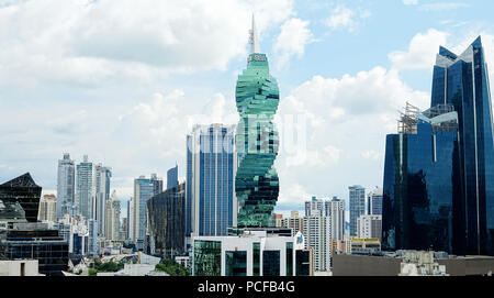 PANAMA CITY, Panama - Dez 8, 2016: Die F&F Tower ist ein Büroturm in Panama City. Emporis ausgewählt, um die F&F Tower unter den Top Ten der besten Wolkenkratzer von Stockfoto