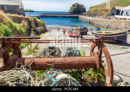 Alte Winde in Mullion Cove Harbour cornwall Großbritannien Stockfoto