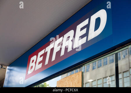LONDON, Großbritannien - 31 JULI 2018: Betfred Glücksspiele und Wetten Schild in Central London. Stockfoto