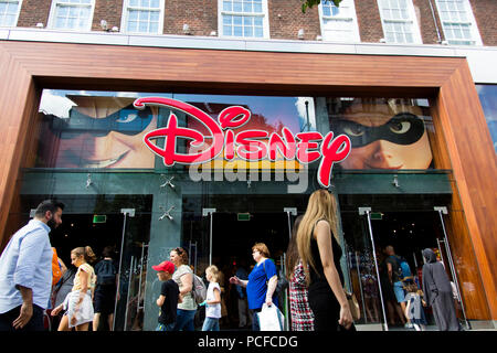 LONDON, Großbritannien - 31 JULI 2018: Disney Store Shop anmelden in der Oxford Street die Londoner Stockfoto