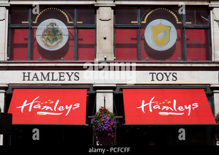 LONDON, Großbritannien - 31 JULI 2018: hamleys Toy Store Shop an der Regent Street im Zentrum Londons. Stockfoto