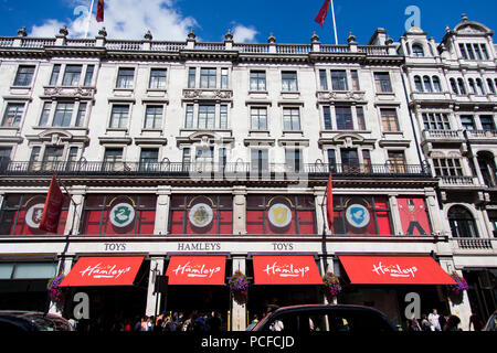LONDON, Großbritannien - 31 JULI 2018: hamleys Toy Store Shop an der Regent Street im Zentrum Londons. Stockfoto