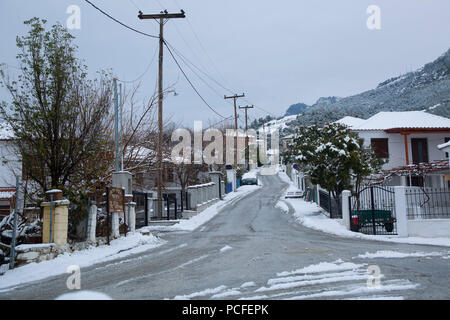 Traditionelle Dorf im Winter in Griechenland. Stockfoto