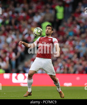 Aviva Stadium, Dublin, Irland. 1 Aug, 2018. Vor der Saison Fußball-freundlichen, internationalen Champions Cup, Arsenal gegen Chelsea; Sokratis Papastathopoulos von Arsenal steuert den Ball auf seiner Brust Credit: Aktion plus Sport/Alamy leben Nachrichten Stockfoto