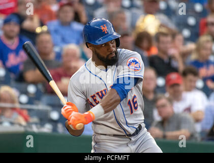 Washington, Vereinigte Staaten von Amerika. Juli 31, 2018. New York Mets Mittelfeldspieler Austin Jackson (16) Fledermäuse im zweiten Inning gegen die Washington Nationals an den Angehörigen Park in Washington, DC am Dienstag, 31. Juli 2018. Credit: Ron Sachs/CNP (Einschränkung: Keine New York oder New Jersey Zeitungen oder Zeitschriften innerhalb eines 75-Meilen-Radius von New York City) | Verwendung der weltweiten Kredit: dpa/Alamy leben Nachrichten Stockfoto