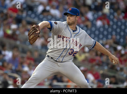 Washington, District of Columbia, USA. Juli 31, 2018. New York Mets Krug Steven Matz (32) Plätze im ersten Inning gegen die Washington Nationals an den Angehörigen Park in Washington, DC am Dienstag, 31. Juli 2018. Quelle: Ron Sachs/CNP. Credit: Ron Sachs/CNP/ZUMA Draht/Alamy leben Nachrichten Stockfoto