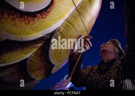 Moskau, Russland. 1., August 2018. Die Space Odyssey zeigen die Zahlen, die von Les Placticiens auf die Inspiration Festival 2018 am Moskauer Nationalen Ausstellung von wirtschaftlichen Leistungen (VDNKh), Russland Credit: Nikolay Winokurow/Alamy leben Nachrichten Stockfoto