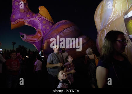 Moskau, Russland. 1., August 2018. Die Space Odyssey zeigen die Zahlen, die von Les Placticiens auf die Inspiration Festival 2018 am Moskauer Nationalen Ausstellung von wirtschaftlichen Leistungen (VDNKh), Russland Credit: Nikolay Winokurow/Alamy leben Nachrichten Stockfoto