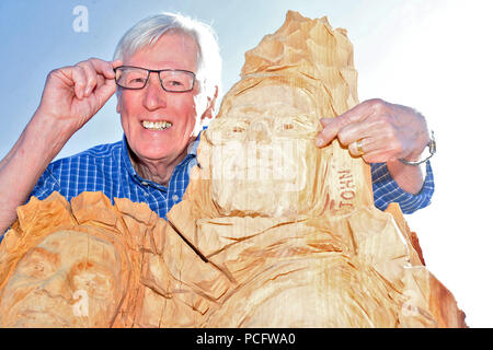 Woodstock, Oxfordshire, UK. 2. Aug 2018. John craven mit seiner Kettensäge geschnitzten gleich am ersten Tag der Countryfile Leben, wird für vier Tage im Blenheim Palace Bild: Ric Mellis 2/8/2018 Credit: Ric Mellis/Alamy leben Nachrichten Stockfoto