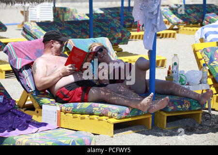 Britische Touristen im Ausland in Almeria, Spanien Stockfoto