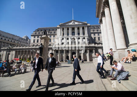 London, Großbritannien. 2. August 2018. Die Bank von England Geldpolitischer Ausschuss (MPC) eine Zinserhöhung um einen viertel Prozentpunkt, von 0,5% auf 0,75% den höchsten Stand seit 10 Jahren, seit März 2009 und die Zinserhöhung angekündigt hat, wird Hit fast vier Millionen Käufer Hypothek Kredit: Amer ghazzal/Alamy leben Nachrichten Stockfoto