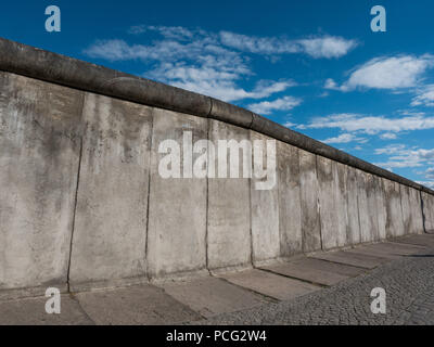 Berlin, Deutschland. 1. Juli 2018. Reste der Mauer. Berliner Mauer wurde von Soldaten in der Bernauer Straße in die Stadt nach der Ideologie Teilen gebaut und auch geteilte Familien, Freunde und Nachbarn. Es stand bis 9. November 1989 als Barriere zwischen Ost und West, Diktatur und Demokratie. Credit: Jana Cavojska/SOPA Images/ZUMA Draht/Alamy leben Nachrichten Stockfoto