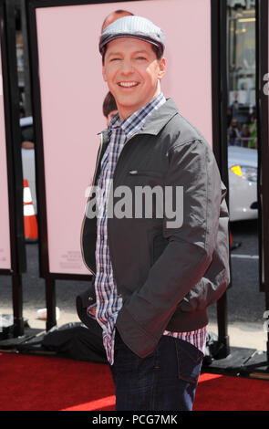 Sean Hayes an den drei Stooges Los Angeles Premiere auf der Chinese Theatre in Los Angeles. Sean Hayes 05 - - - - - - - - - - - - - Red Carpet Event, Vertikal, USA, Filmindustrie, Prominente, Fotografie, Bestof, Kunst, Kultur und Unterhaltung, Topix Prominente Fashion/Vertikal, Besten, Event in Hollywood Leben - Kalifornien, Roter Teppich und backstage, USA, Film, Stars, Film Stars, TV Stars, Musik, Promis, Fotografie, Bestof, Kunst, Kultur und Unterhaltung, Topix, drei Viertel, vertikal, eine Person aus dem Jahr 2012, Anfrage tsuni@Gamma-USA.com Stockfoto