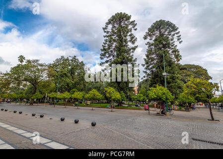 Salta, Argentinien - Mar 25, 2018: Plaza 9 de Julio Square - Salta, Argentinien Stockfoto