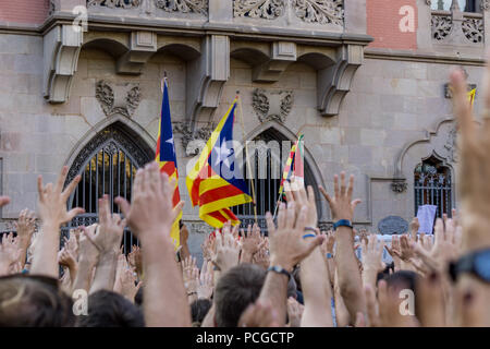 Granollers, Katalonien, Spanien, 3. Oktober 2017: ruhigen Menschen aus Protest gegen die spanische Polizei Intervention am 1. Oktober in Katalonien Referendum. Stockfoto