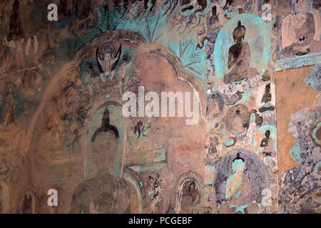 LANZHOU, Gansu Province, China - ca. Mai 2017: Wandmalereien an Anja Cave Tempel (UNESCO-Weltkulturerbe). Stockfoto