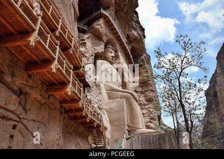 LANZHOU, Gansu Province, China - ca. Mai 2017: Buddha Statue an Anja Cave Tempel (UNESCO-Weltkulturerbe). Stockfoto