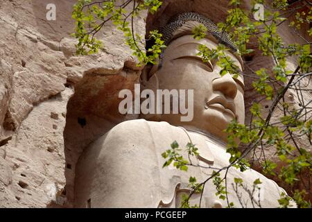 LANZHOU, Gansu Province, China - ca. Mai 2017: Buddha Statue an Anja Cave Tempel (UNESCO-Weltkulturerbe). Stockfoto