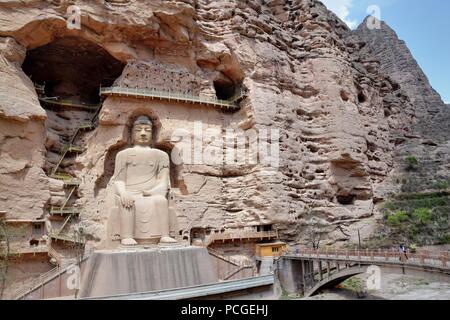 LANZHOU, Gansu Province, China - ca. Mai 2017: Buddha Statue an Anja Cave Tempel (UNESCO-Weltkulturerbe). Stockfoto