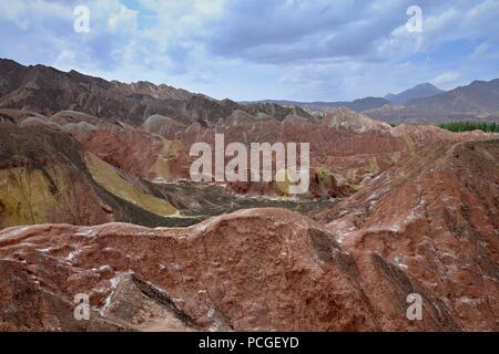 Bunte Landschaft von Rainbow Bergen in Zhangye Danxia nationaler Geopark, Provinz Gansu, China. Stockfoto
