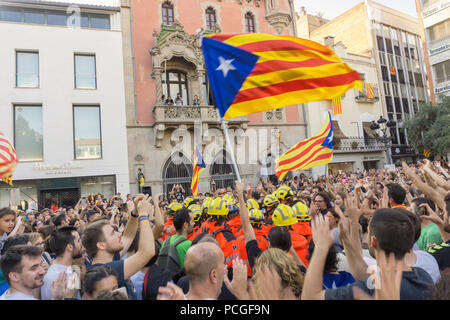 Granollers, Katalonien, Spanien, 3. Oktober 2017: ruhigen Menschen aus Protest gegen die spanische Polizei Intervention am 1. Oktober in Katalonien Referendum. Stockfoto
