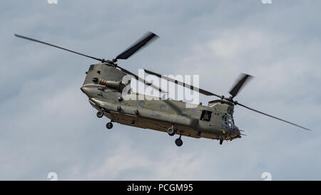 Royal Air Force Chinook HC6 ein Display an der Royal International Air Tattoo, RAF Fairford, England am 13. Juli 2018. Stockfoto