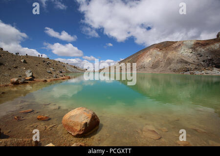 Entlang der Tongariro Alpine Crossing: Emerald Lakes Stockfoto