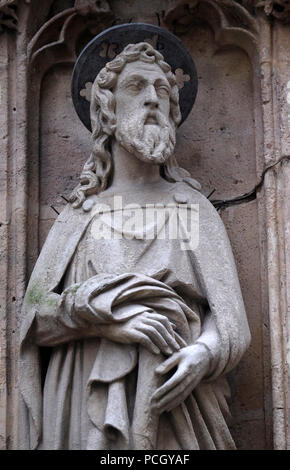 Apostel, Statue auf dem Portal der Kirche Saint Merri, Paris, Frankreich Stockfoto