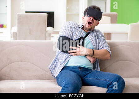 Junge student Mann mit der Hand Verletzungen tragen für Eigentümer Gläser Stockfoto
