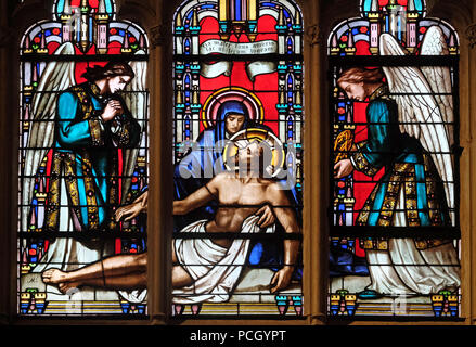 Deposition vom Kreuz, Kirchenfenster von St. Germain-l'Auxerrois Kirche in Paris, Frankreich Stockfoto