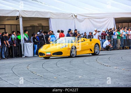 Mexiko City, Mexiko - 08 Juli, 2015: Ferrari F430 Spider, Teil des Ferraris Car Parade bei der Scuderia Ferrari Straße Demo von Telcel - ad infinitum. Stockfoto