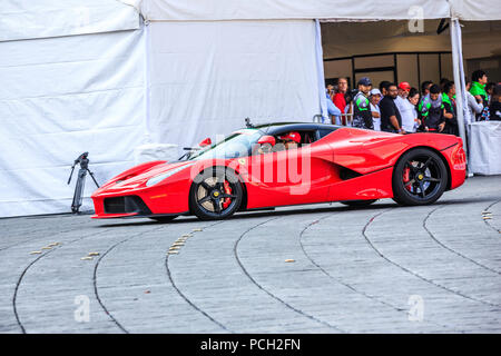 Mexiko City, Mexiko - 08 Juli, 2015: Ferrari La Ferrari, Teil des Ferraris Car Parade bei der Scuderia Ferrari Straße Demo von Telcel - ad infinitum. Stockfoto