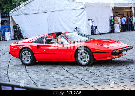 Mexiko City, Mexiko - 08 Juli, 2015: Ferrari 308 GTB, Teil der Ferraris Car Parade bei der Scuderia Ferrari Straße Demo von Telcel - ad infinitum. Stockfoto