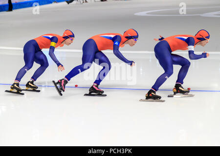 Niederländische Frauen Marrit Leenstra #1, Ireen Wuest #3, Antoinette de Jong #4 im Eisschnelllauf Damen Team pursuit Viertelfinale bei den Olympischen Winter Gam Stockfoto
