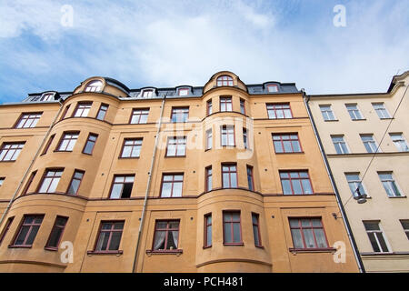 Vasastan typische jahrhundert alte Gebäude in Gelb reibeputz in Stockholm, Schweden. Stockfoto