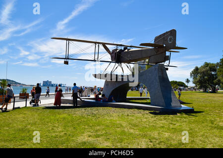 Belém, Lisboa Airplane Monument. Denkmal für Gago Coutinho und Sacadura Cabral. Sie machten die erste Luftüberquerung des Südatlantiks. Stockfoto