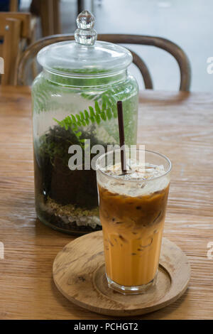 Glas eisgekühlten Milch Kaffee und Espresso, Foto Stockfoto