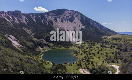 Šator Berg (Šator planina) ist in den Dinarischen Alpen, Bosnien und Herzegowina. Knapp unter dem Gipfel, den Šator See (Šatorsko jezero) positioniert ist. Stockfoto