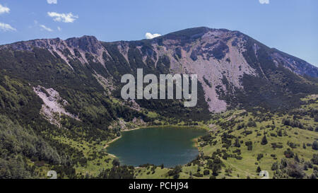 Šator Berg (Šator planina) ist in den Dinarischen Alpen, Bosnien und Herzegowina. Knapp unter dem Gipfel, den Šator See (Šatorsko jezero) positioniert ist. Stockfoto