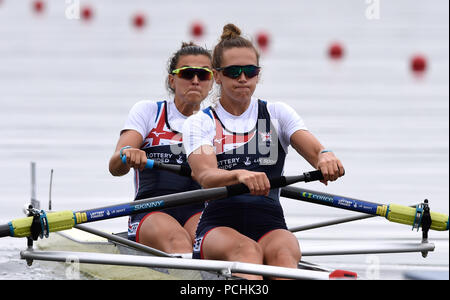 Großbritanniens Rowan McKellar und Harriet Taylor paarweise Wärme ein Rennen der Frauen während des Tages eine der 2018 europäischen Meisterschaften an der Strathclyde Country Park, North Lanarkshire. Stockfoto