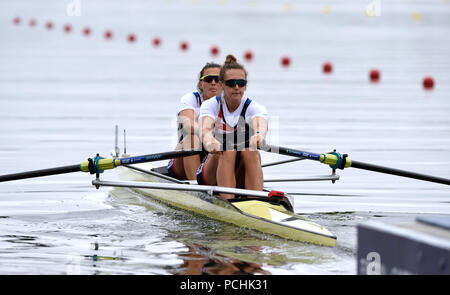 Großbritanniens Rowan McKellar und Harriet Taylor paarweise Wärme ein Rennen der Frauen während des Tages eine der 2018 europäischen Meisterschaften an der Strathclyde Country Park, North Lanarkshire. Stockfoto