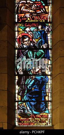 St Vincent de Paul sendet Verkünder, die Feldarbeiter, Glasfenster in der Basilika von Sacré Coeur in Paris Stockfoto