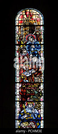 St Louis baut die Heilige Kapelle, Glasfenster in der Basilika von Sacré Coeur, gewidmet dem Heiligen Herzen Jesu in Paris, Frankreich Stockfoto