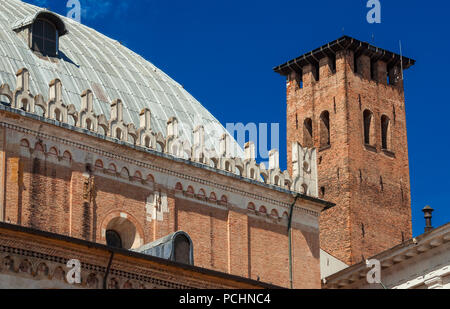 Palazzo della Ragione (Palast von Grund) Kuppel und mittelalterlichen Turm, Padua historischen Rathaus, Palast der Justiz, im 14. Jahrhundert abgeschlossen Stockfoto